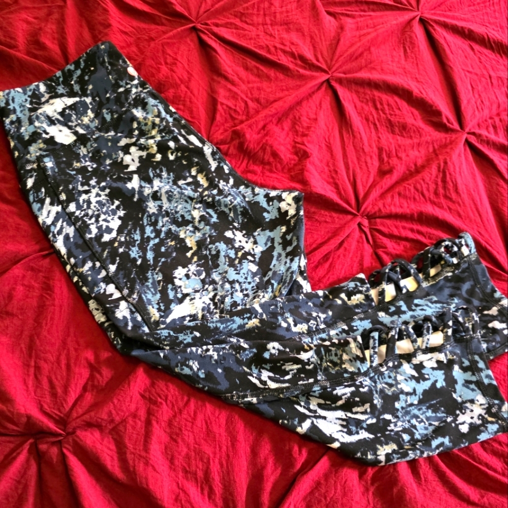 Livi Cropped Lace-hem Leggings (AW406)